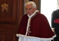 Бенедикт XVI внес некоторые изменения в обряды вступления на папский престол