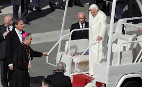 Папа Римский благословил паству и мир в ходе последней аудиенции на площади Святого Петра