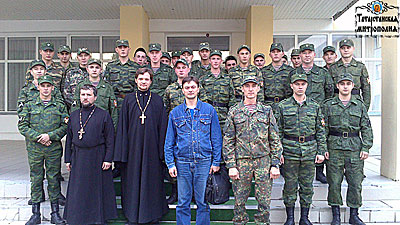 Сотрудники епархиальных отделов посетили воинскую часть МВД (фото)
