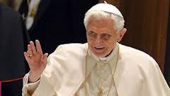 Бенедикт XVI отречется от престола из-за проблем со здоровьем