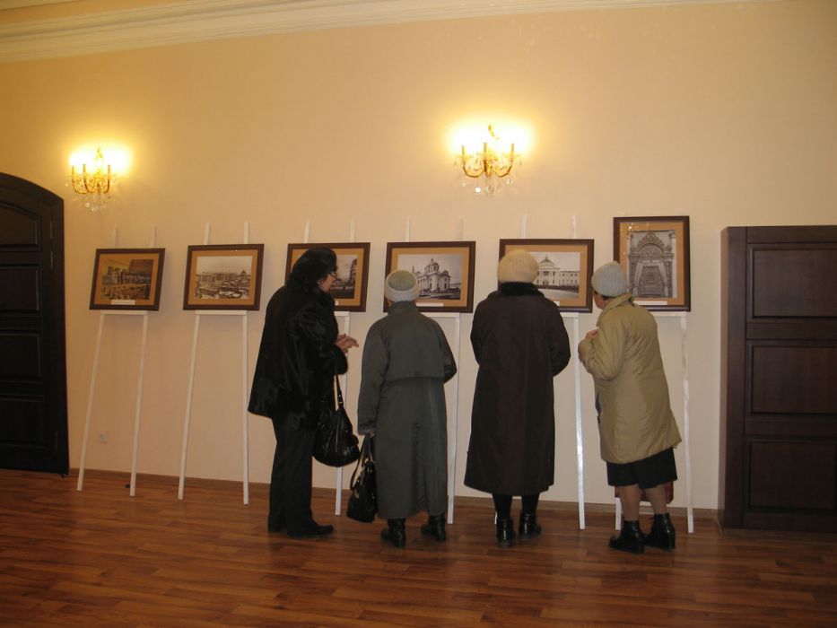 В Казанско-Богородицком монастыре открылась выставка, посвященная Казанской иконе Богородицы (фото)