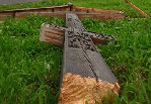 Два креста свалили вандалы в алтайском селе