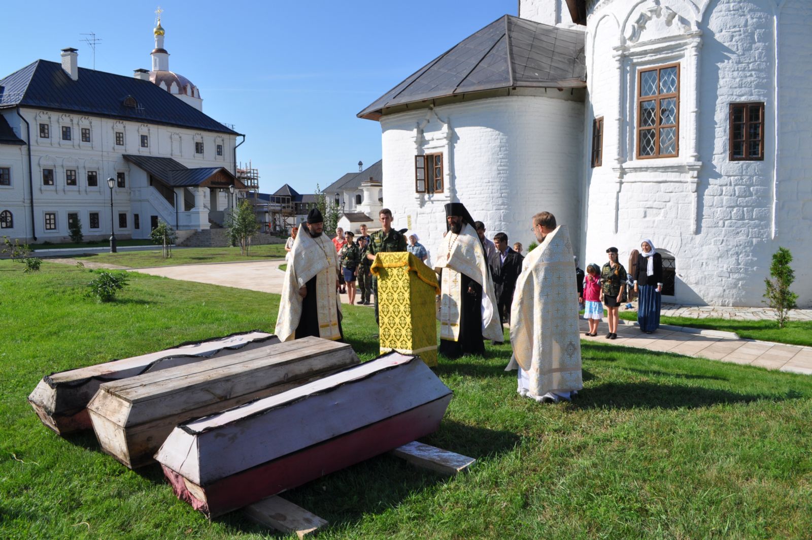 Памятник иуде в свияжске фото