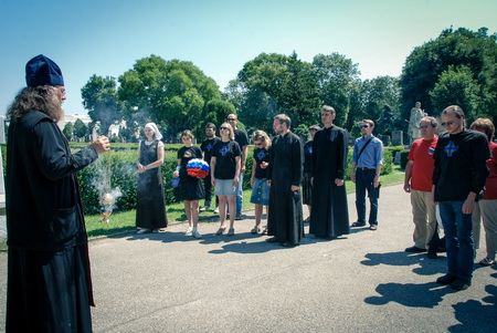 Участники мотопробега «Свеча памяти» помолились на могилах советских воинов в странах Европы