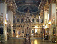В Москве - почти тысяча православных храмов, лишь в половине из них служат регулярно