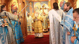На протестную акцию лгбт-сообщества православные ответили совместной молитвой духовенства и мирян Патриарших приходов в США и Русской Зарубежной Церкви