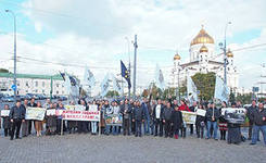 Более 100 православных провели акцию в Москве в поддержку 