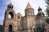 Впервые за последние 4 века проходит Архиерейский Собор с участием всех епископов двух армянских Католикосатов