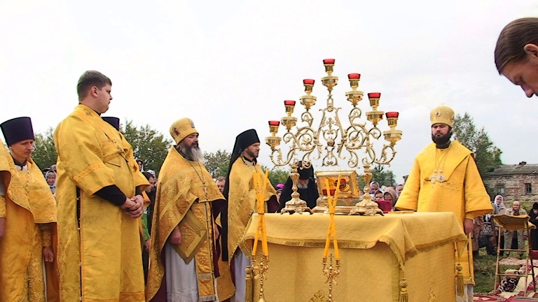 Епископ Альметьевский и Бугульминский Мефодий совершил первую Божественную Литургию в Александро-Невском монастыре (фото)