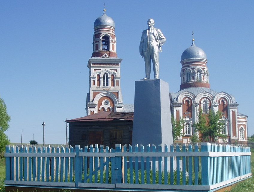 Православные в Башкирии добиваются переноса памятника Ленину с территории собора