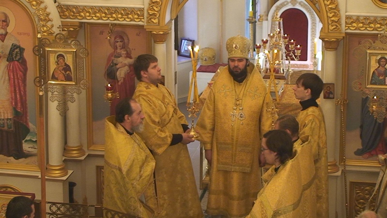 Служение епископа Альметьевского и Бугульминского Мефодия (фото)