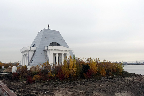 В храме-памятнике на реке Казанке прошли богослужения