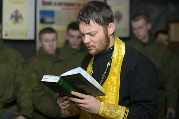 На полигоне Казанского танкового училища прошла Божественная литургия
