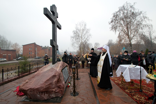 В Чистополе освящен мемориальный комплекс в честь новомучеников и исповедников за веру пострадавших
