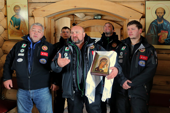 Казанские дайверы передали полярникам Антарктиды Казанскую икону Богородицы