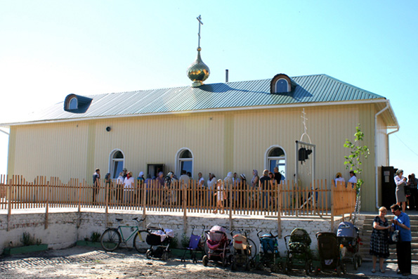 Славянск: обстрел минами унес жизнь женщины и повредил храм