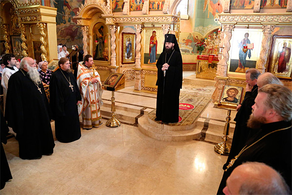 В Александро-Невском соборе Славянска совершено архиерейское богослужение