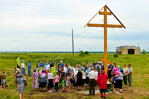 В селе Малый Толкиш установлен поклонный крест
