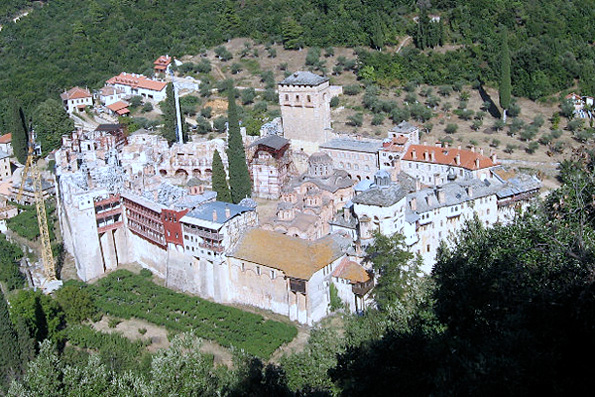 Афонский Хиландарский монастырь остается со своим народом в трудные времена
