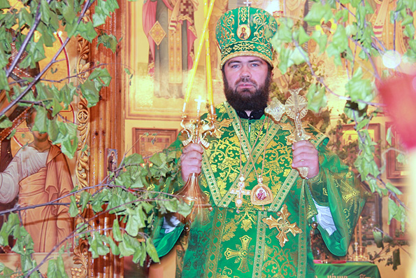 Епископ Мефодий посетил Троицкий храм Лениногорска