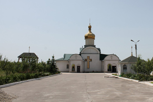 Храм в Луганске вновь на линии огня