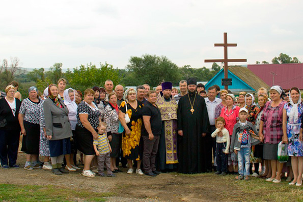 В Альметьевской епархии на месте будущего храма водрузили крест