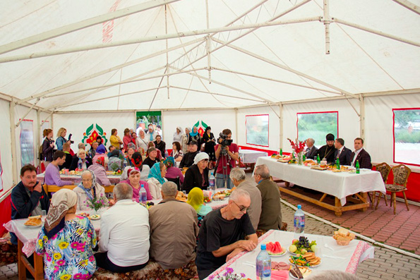 В Альметьевской епархии состоялся благотворительный обед для людей с ограниченными возможностями