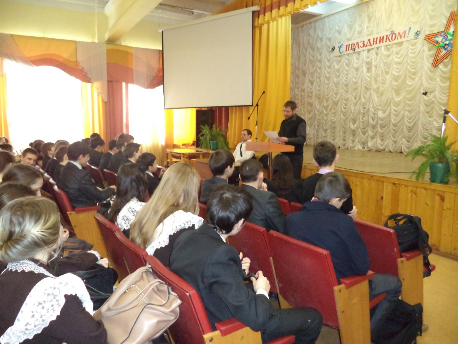 Беседа участников православного молодежного движения 