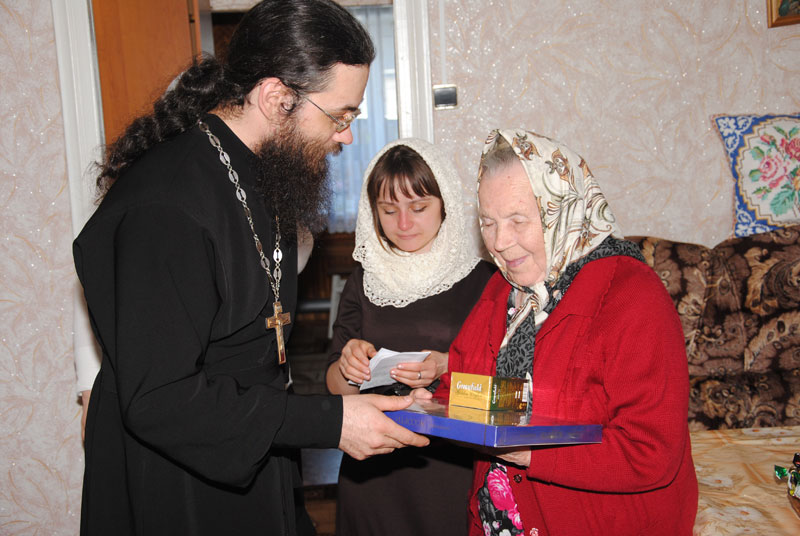 Священнослужители поздравили престарелых прихожан Свято-Авраамиевского храма г. Болгар с праздником Пасхи