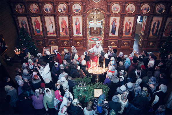Правящий архиерей совершил богослужение в храме Рождества Христова