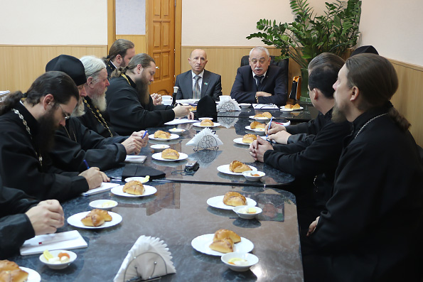 Глава администрации Спасского района встретился с духовенством Спасского благочиния