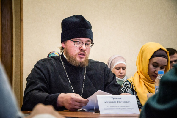 Священнослужитель Казанской епархии принял участие в обсуждении проблемы экстремизма в молодежной среде