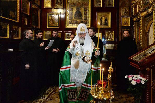 На сороковой день после теракта на Синае Патриарх Кирилл помолился о погибших