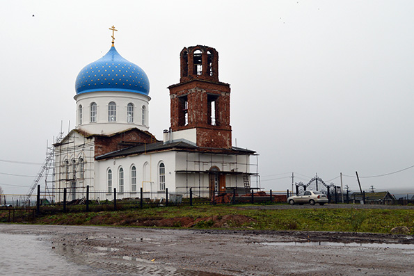 В селе Новотроицком продолжается реставрация храма