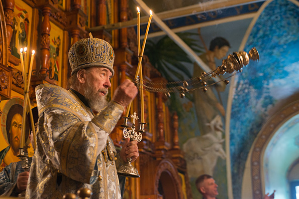В Сретенском храме Петропавловского собора прошли престольные торжества