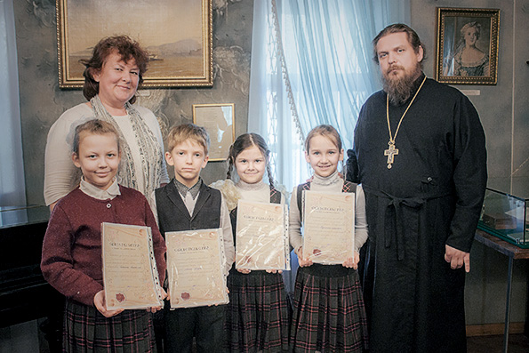 Ученики православной гимназии получили свидетельства о праве владения пером