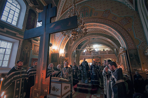 Митрополит Анастасий совершил пассию в Никольском кафедральном соборе