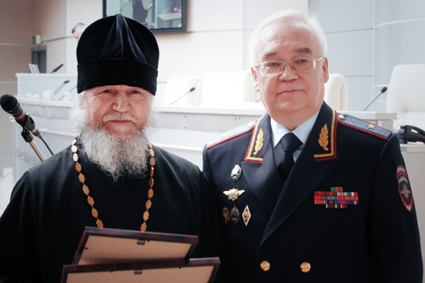 Татарстанского священника наградили за помощь в поимке воров