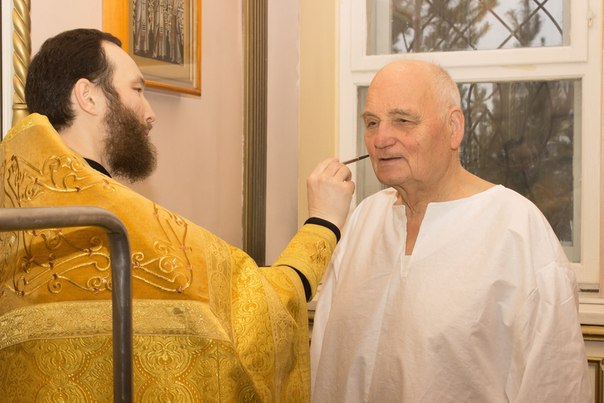 В храме преподобного Серафима Саровского возрождается практика крещения оглашенных в Великую субботу