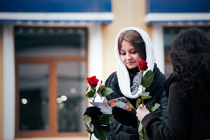Цветы представительницам прекрасного пола в православный женский день