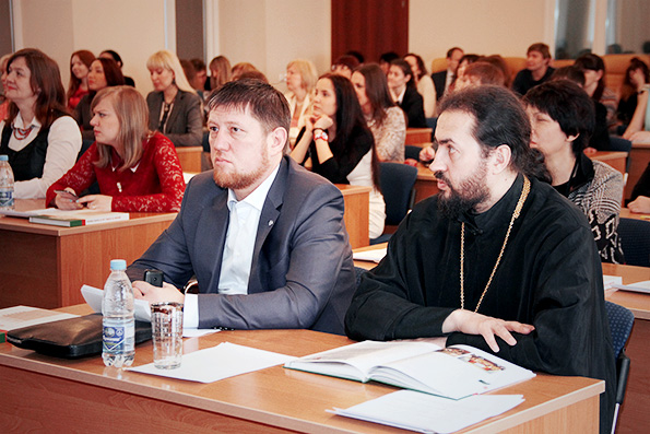 Иеромонаха Вячеслава (Шапорова) наградили грамотой за сотрудничество с органами госнаркоконтроля