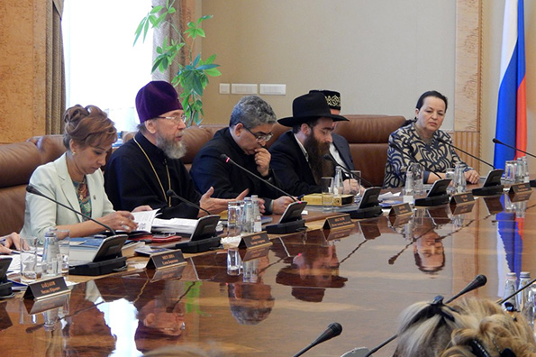 В Казани прошел круглый стол «Государство, общество и традиционные религии: взаимодействие в сохранении семейных ценностей»