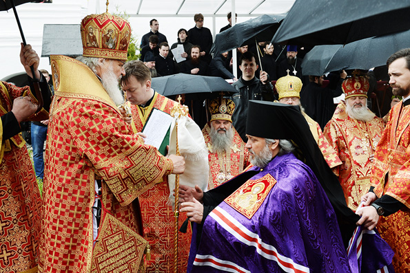 Вручение архиерейского жезла епископу Чистопольскому и Нижнекамскому Пармену