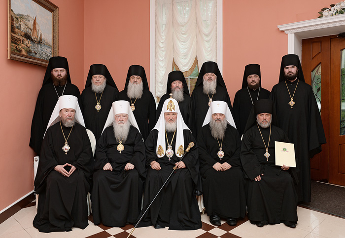 Святейший Патриарх Кирилл с участниками архиерейской хиротонии