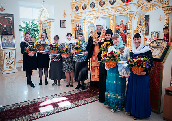 Митрополит Анастасий наградил православных женщин за искреннее служение Церкви