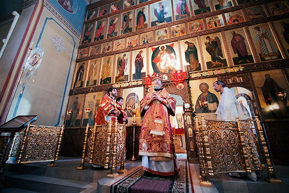 В храме преподобного Сергия Радонежского прошло архиерейское богослужение