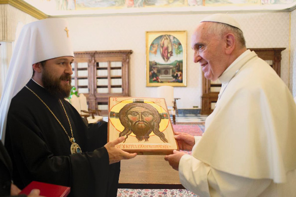 В Ватикане состоялась встреча митрополита Илариона с Папой Франциском