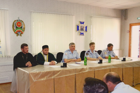 Священнослужитель встретился с казанскими полицейскими