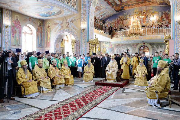 Митрополит Феофан сослужил Святейшему Патриарху в соборе святого равноапостольного князя Владимира в Новочебоксарске