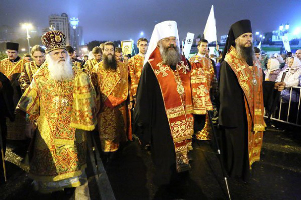 В Екатеринбурге прошел крестный ход в 60 тысяч человек